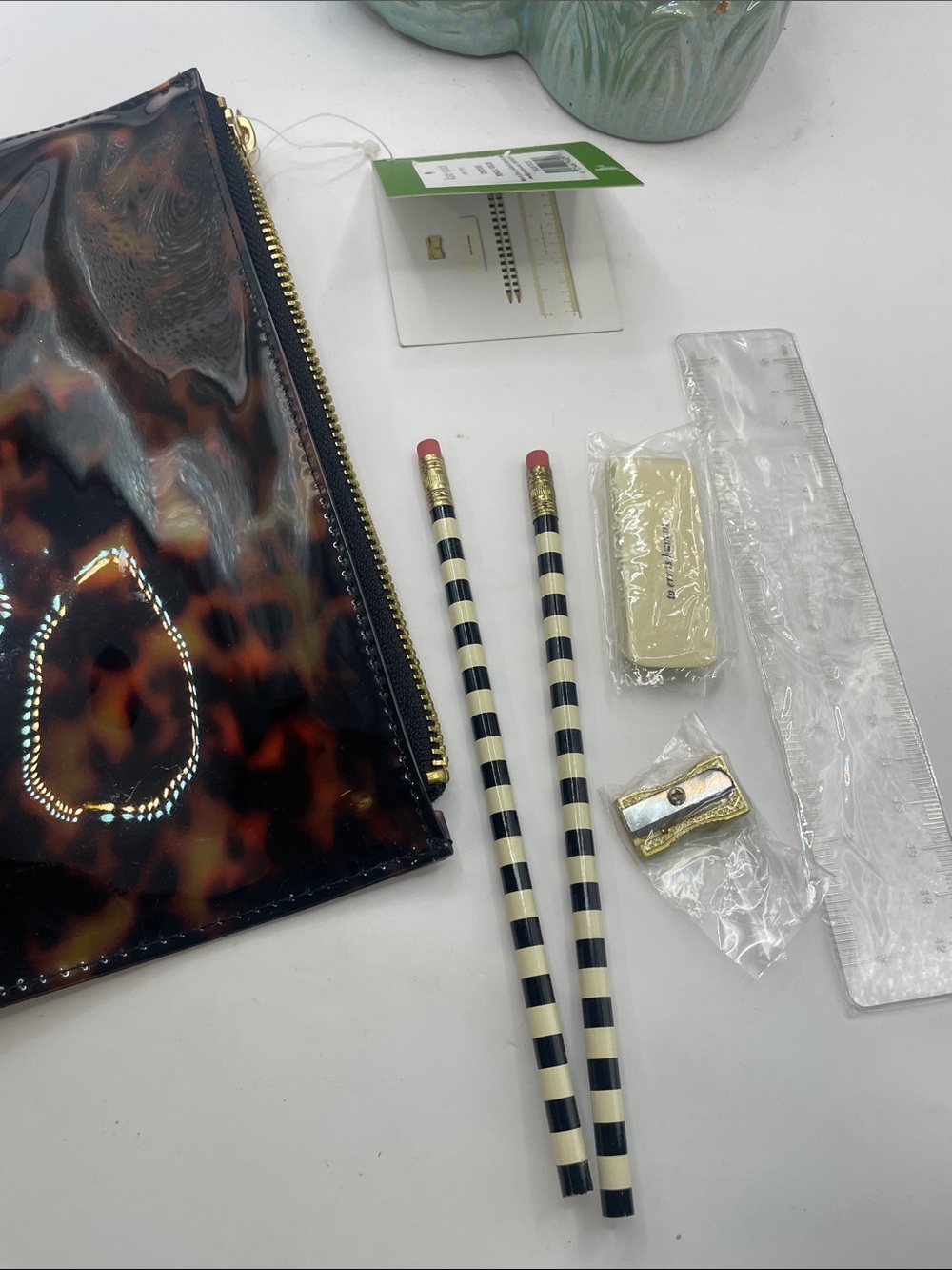 kate spade Tortoiseshell Clear Zip Pouch with Gold Hardware 000922 - Picture 2 of 9